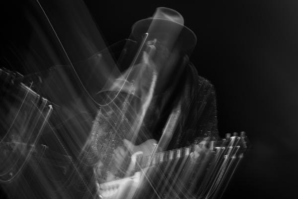 15 TVOTR bw 01 1500x1000